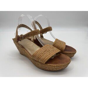 Stuart Weitzman Womens 10M Barbados Rattan Raffia Strappy Sandal Quiet Luxury